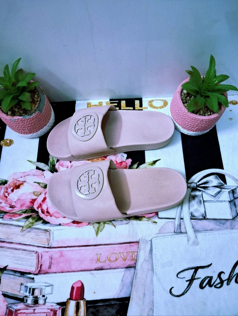 EXC Cute Tory Burch Womens Sz 7M, Light Pink Lina Leather Slides